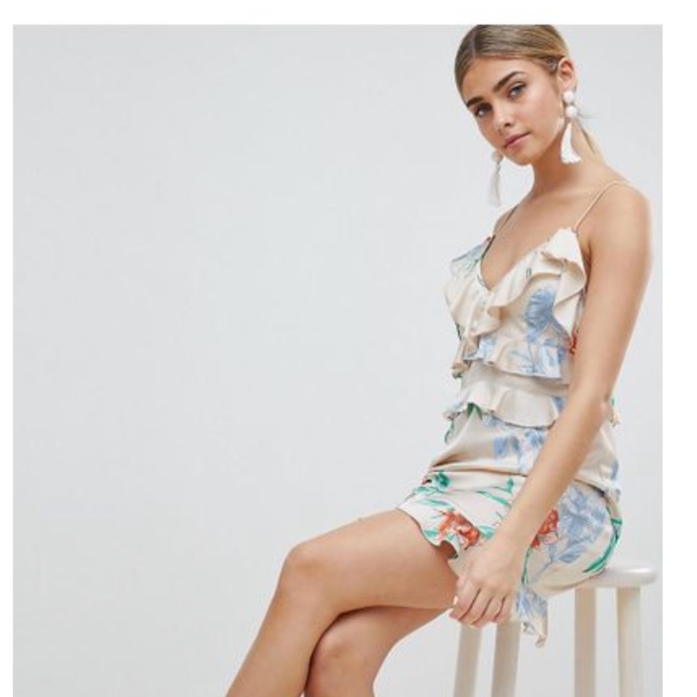 PrettyLittleThing Floral Ruffle Detail Dress